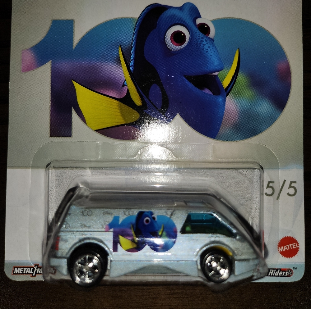 **HARD TO FIND** Hotwheels Disney 100 Nemo